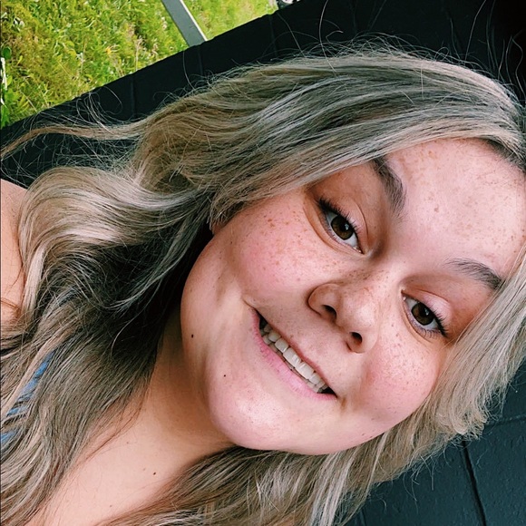 Meet your Posher, Nichole - Picture 1 of 1